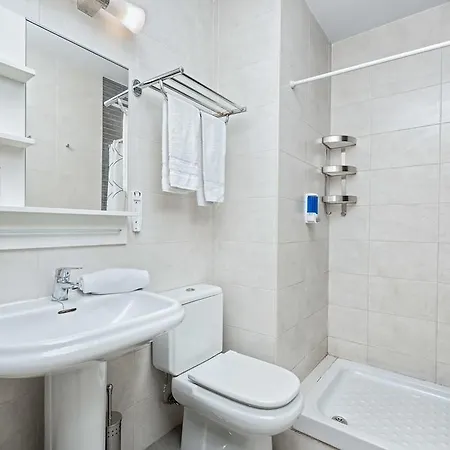Feelathome Merced Hotel 3*